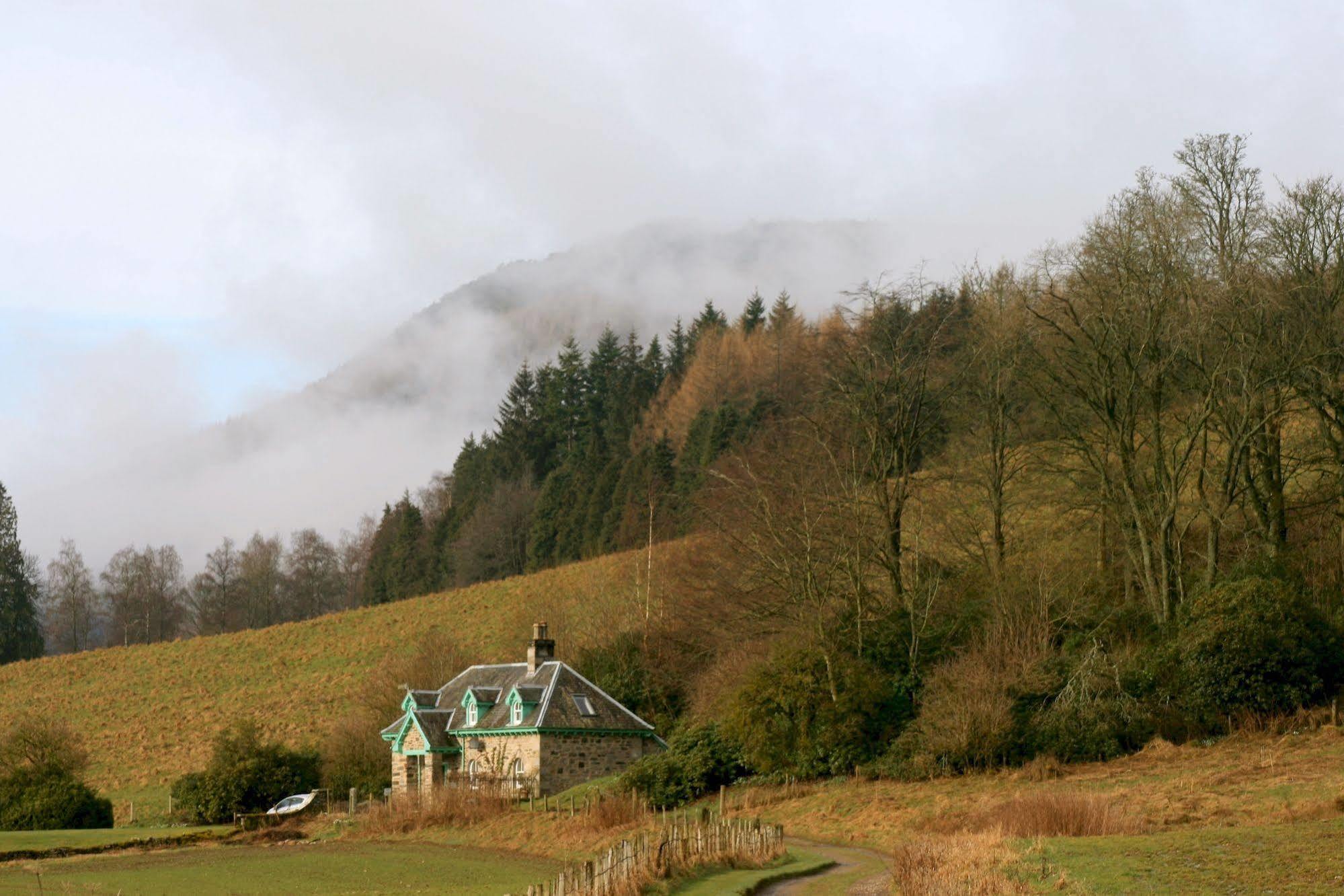 The Weem Inn Aberfeldy Exterior foto